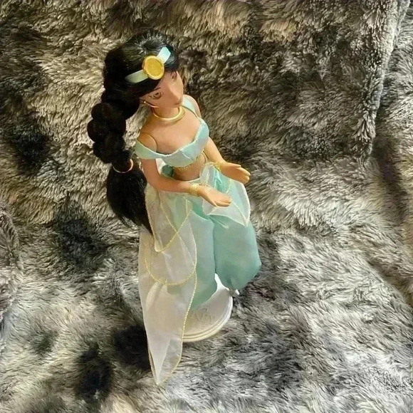 Disney Jasmine Porcelain Doll Brass  Key KeepSakes AWholeNewWorld Magic - Picture 2 of 16